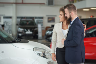 Couple choosing car